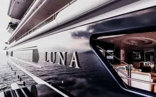 اليخت لونا بـ 240 مليون دولار.. كيف أطاح "خصم المليارديرات" بسعر القصر العائم؟