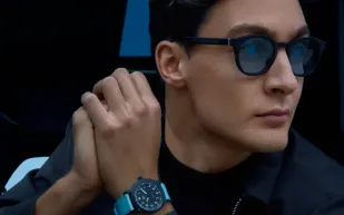 تعاون استثنائي بين جورج راسل وساعات IWC.. دقة ميكانيكية بروح "الفورمولا 1"