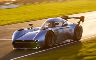 سيارة مكمورتي سبيرلينغ.. أيقونة الطاقة الكهربائية تدخل حيز الإنتاج بسعر خيالي (فيديو)