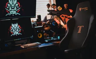 تجلس إلى الحاسوب طويلاً .. كيف تختار الكرسي المناسب؟