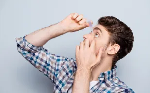 ما علاقة قطرات العين بصحة الكبد؟