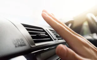 تكييف السيارة لا يبرد جيدًا: أسباب غير متوقعة