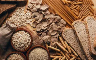 هل تناول المزيد من الكربوهيدرات يعزز نمو العضلات؟ دراسة توضح