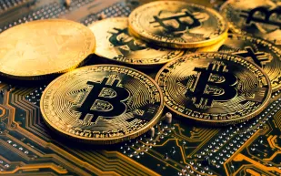 ارتفاع جديد لبيتكوين اليوم.. هل بدأت طريق العودة للقمة؟