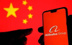 أموال وهواتف آيفون مجانية لجذب المستخدمين الصينيين.. ما القصة؟