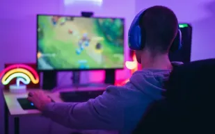 السعوديون يتصدرون الإنفاق على ألعاب الفيديو في الشرق الأوسط.. كم بلغ سنويًا؟