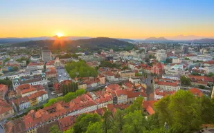 السياحة في ليوبليانا: مدينة أوروبية هادئة لعشاق التفاصيل