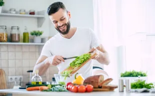 النظام النباتي وحماية الجسم من السرطان: دراسة تكشف تأثيراته الإيجابية والسلبية