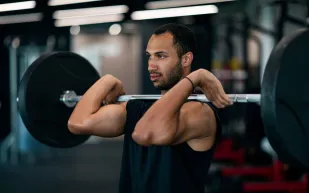 وداعًا لرفع الأثقال العشوائي.. كيف تبني جسدًا قويًّا بعد الثلاثين؟