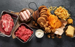 لماذا تُعد اللحوم المصنعة أسوأ خيار لصحة الأمعاء؟