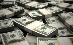 رئيس شركة يوزع 70% من أرباحها على موظفيها بطريقة غير تقليدية! (فيديو)