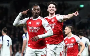 آرسنال يحقق فوزًا مهمًا على توتنهام ويعزز صدارته في الدوري الإنجليزي