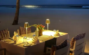  طاولات للنخبة فقط: عشاء عيد الحب الأكثر حصرية في العالم 