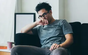 الصحة النفسية للرجال: هل تستنزفها الحياة المعاصرة في صمت؟