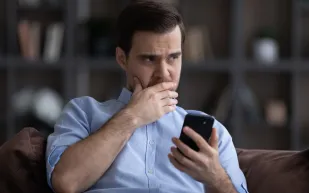 كيف تعزّز دروعك النفسية كي لا تستنزفك الأخبار السلبية؟