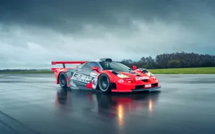 واحدة من 10 نسخ.. عرض سيارة مكلارين F1 GTR بسعر  مذهل