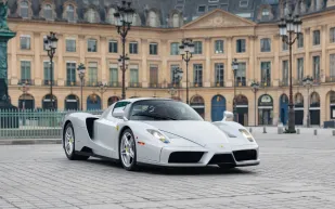 عرض فيراري إنزو 2004 النادرة للبيع في مزاد موناكو 2026 بسعر خيالي