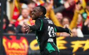 سعود عبدالحميد يضع بصمته الأولى في الدوري الفرنسي مع لانس.. ماذا قال للجماهير؟