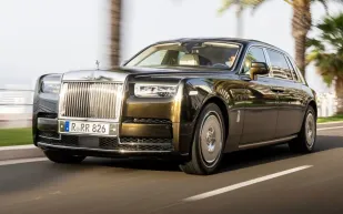 رولز-رويس تتمسك بمحركات V12 وتؤجل وداع البنزين.. ما السبب؟