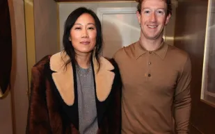 زوكربيرغ يظهر بساعة نادرة في ميلانو.. أي ساعة اختارها لتخطف الأضواء؟ (فيديو)