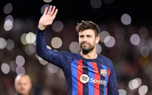 بيكيه يثير الجدل: من الأسرع رونالدو أم ميسي؟ 