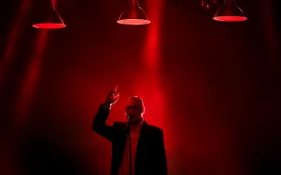 نجم مانشستر يونايتد يتحول لمطرب في خطوة غير متوقعة (فيديو)