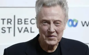 في عيد ميلاده الـ82: تعرف على ثروة كريستوفر واكن وأسرار نجاحه 