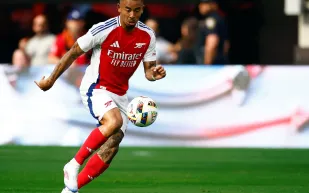 مواعيد مباريات اليوم.. قمة أرسنال وتشيلسي وصدامات أوروبية قوية