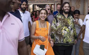 ريتشارد ميل الياقوت الأزرق الأندر عالميًا تزين معصم أنانت أمباني