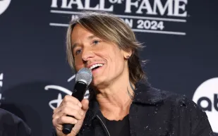 بعد انفصاله عن نيكول كيدمان: كيث أوربان يقبل عروض غنائية متواضعة.. ما القصة؟