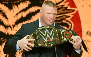 ريسلمانيا 42.. نزالات أسطورية ومفاجآت بروك ليسنر تثير الحماس (فيديو)