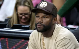 فلويد مايويذر يحسم الجدل حول مواجهة ماني باكياو.. قرار مفاجئ يصدم الجماهير