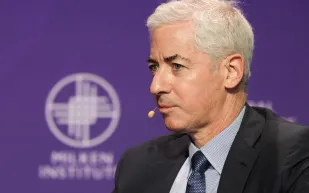 هل ينجح بيل أكمان في محاكاة نموذج وارن بافيت؟