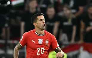 خلاف مالي يعقد مستقبل كانسيلو بين الهلال وبرشلونة: هل يرحل اللاعب نهائيًا؟