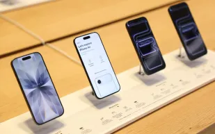 مواصفات iPhone 19e المسربة تكشف عن تقنيات عرض ثورية وكفاءة عالية