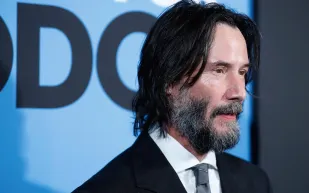 هل يعود نيو؟ الغموض يحيط بمشاركة كيانو ريفز في ماتريكس 5 (فيديو)