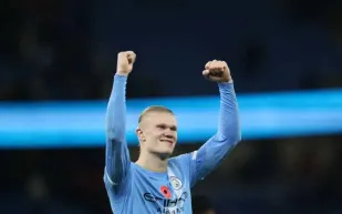 إيرلينغ هالاند يتألق بأسطول سياراته الفاخرة: ما هي أبرز العلامات؟