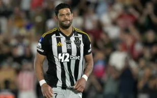 طرد 23 لاعبًا واعتداءات بالضرب في مباراة كرة قدم بالبرازيل (فيديو)