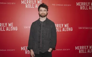 دانيال رادكليف يكشف جانبًا مختلفًا بعيدًا عن أضواء هوليوود