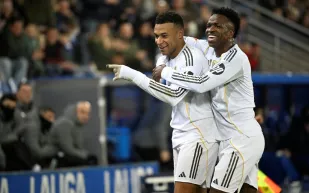 هل يشهد ريال مدريد أزمة جديدة بين مبابي وفينيسيوس بسبب ممثلة إسبانية؟