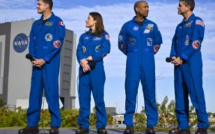 "أرتميس 2" تعيد البشر إلى القمر بعد 50 عامًا.. 6 أرقام قياسية تنتظر طاقم المهمة