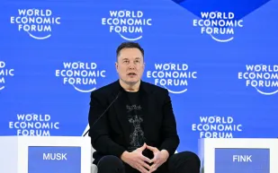 رغم نزيف "وادي السيليكون".. إيلون ماسك يغرد وحيدًا في فبراير