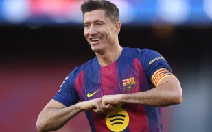 روبرت ليفاندوفسكي في مفترق الطرق.. هل ينتقل قريبًا إلى الدوري السعودي؟