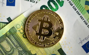 بيتكوين تواصل الصعود.. هل تكسر حاجز 73 ألف دولار قريبًا؟ 