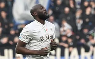 لوكاكو يسير على خطى مبابي.. هل وصلت الأزمة مع نابولي لطريق مسدود؟