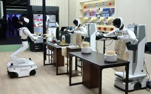 العالم يتجه إلى 3 مليارات روبوت بشري خلال العقود المقبلة!