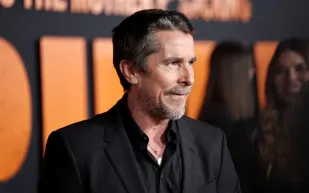 بطل فيلم "The Bride" يفجر مفاجأة.. لماذا لا يتابع أعمال زملائه؟ (فيديو)