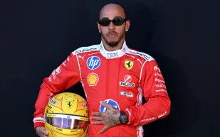 هاميلتون يكشف عن بقرة تحمل اسم منافسه في الفورمولا 1!