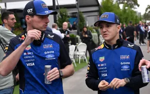 لغز تعطل سيارة ماكس فيرستابن.. لحظة اصطدامه المروع في تصفيات ملبورن (فيديو)