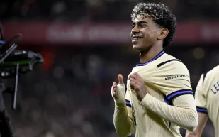 صراع الأرقام يحتدم.. كيف تفوق لامين يامال على ميسي ورونالدو بعمر الـ18؟ (فيديو)